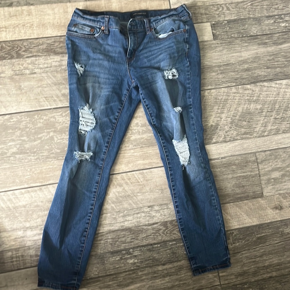 Aeropostale low rise distressed skinny Jean size 12